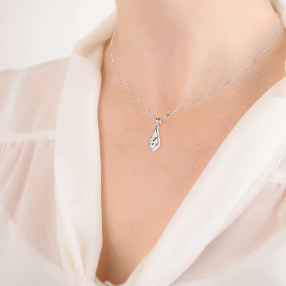 Silver Kite-Shaped Crystarosin Inlaid Memorial Pendant