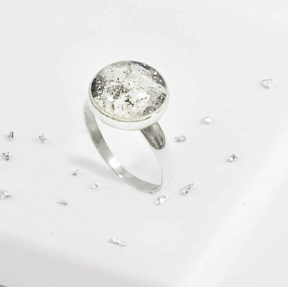 Crystarosin Inlaid Small Round Ring, Ashes or Hair